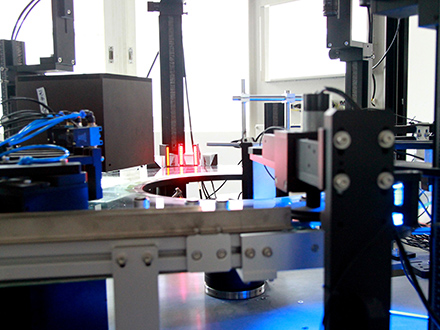 產品表面缺陷檢測技術的三個發展階段